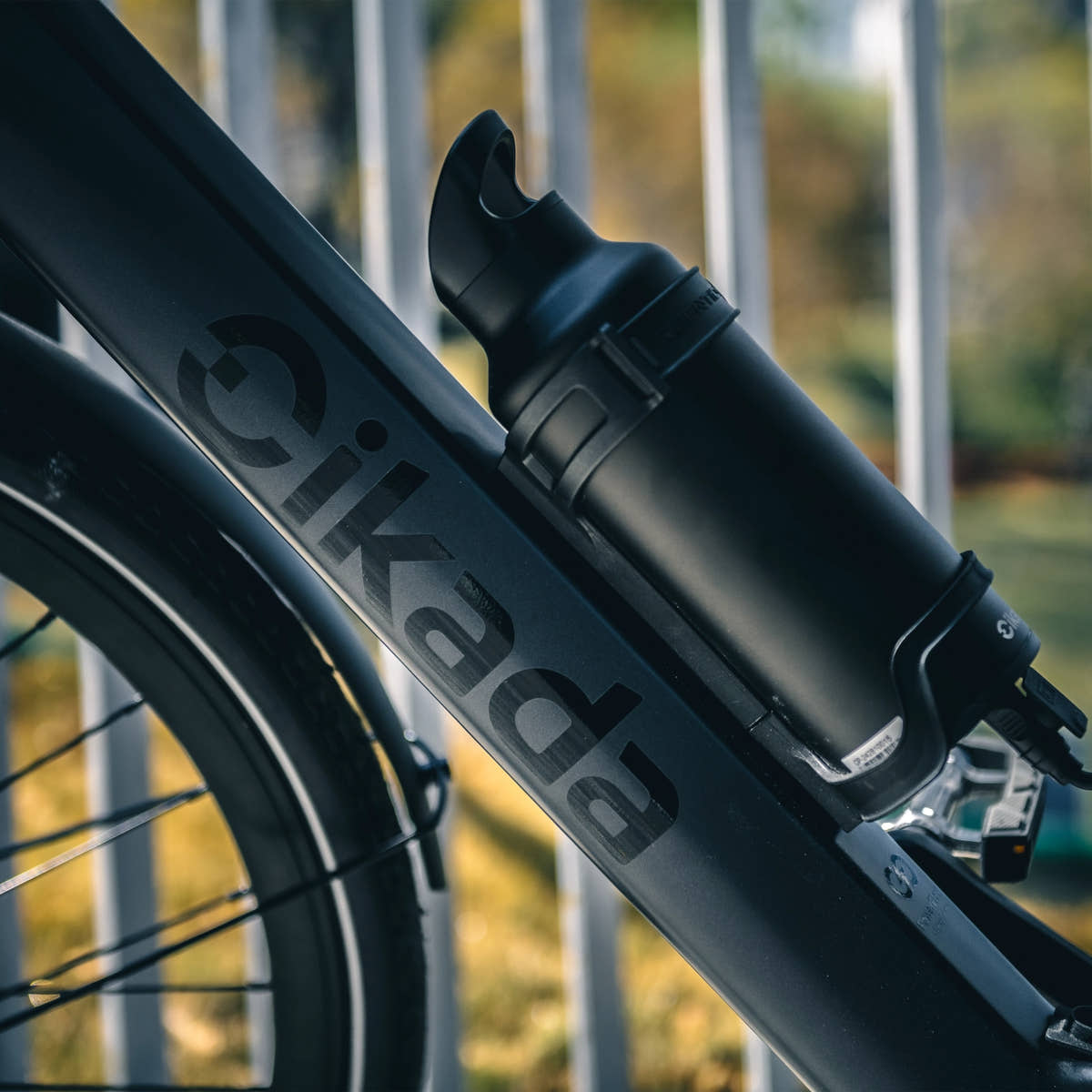 Clean frame design with integrated battery on Urban Cruise in Matte Black