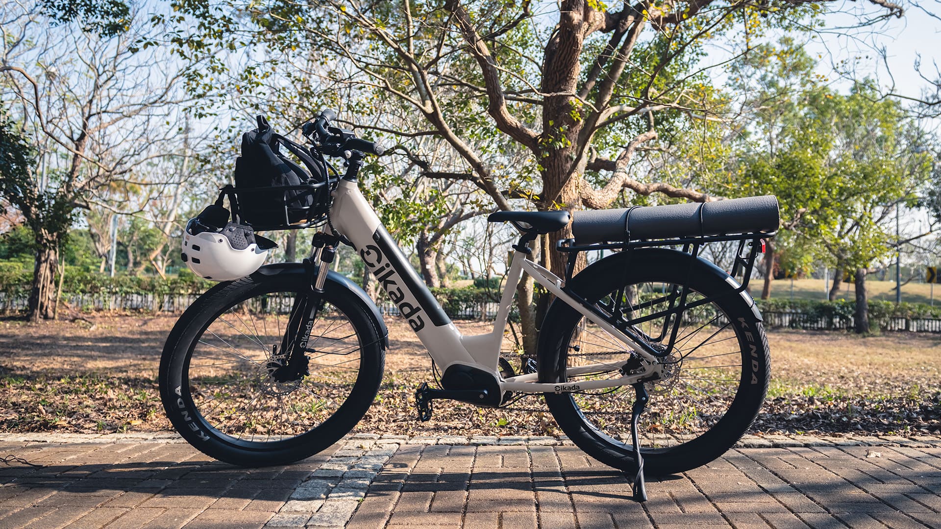 Cikada Touring E-Bike: Mid-Drive Design for Long-Range Rides